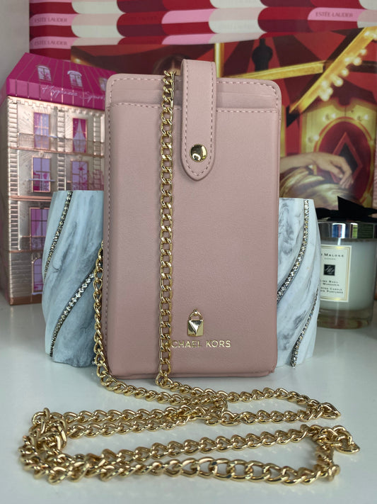 Hermoso Porta celular Michael Kors