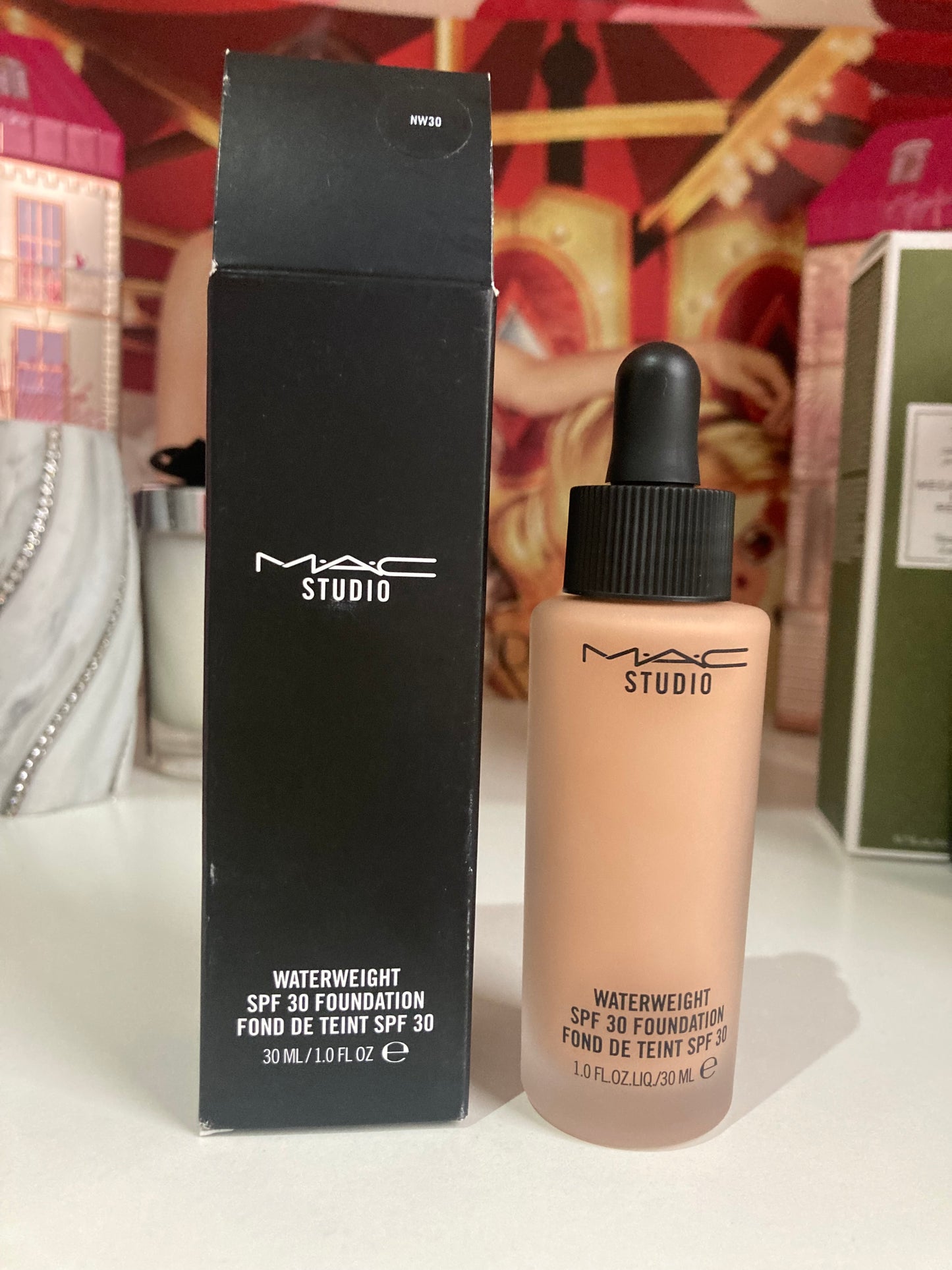 Base de maquillaje MAC Waterweight